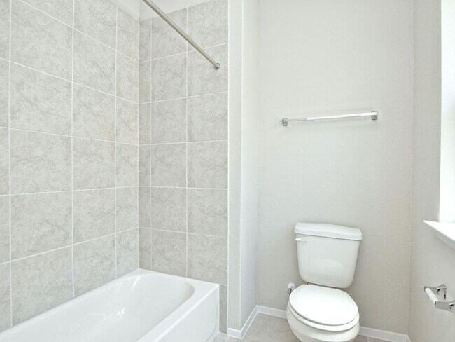 Building Photo - 5 BR + Office /2.5 BA - 2637 SF - Cloverleaf in SOUTH AUSTIN!