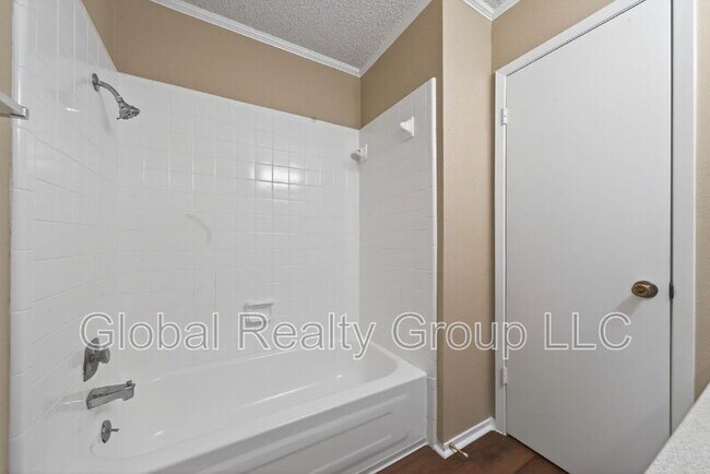 Building Photo - 4834 Sorrento