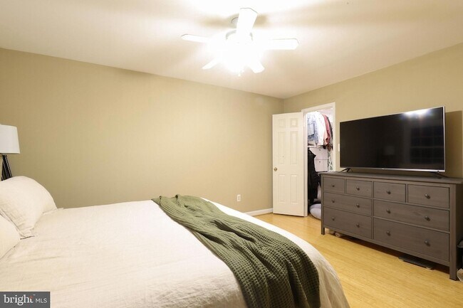 Building Photo - 7966 Hidden Bridge Dr