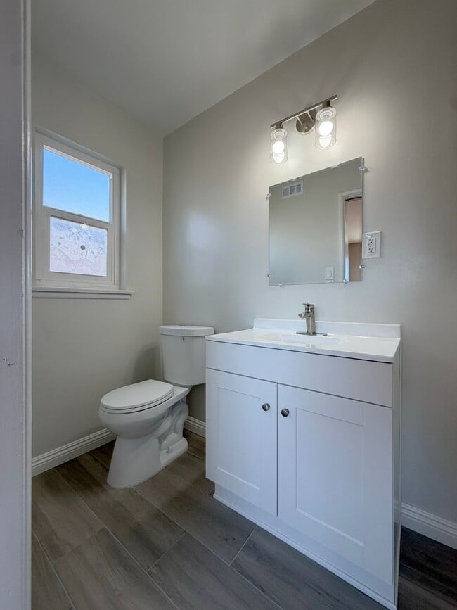 Building Photo - Stunning Mid-Century Modern Home  in Garden Grove