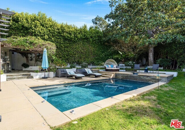 Primary Photo - 2400 S Beverly Dr
