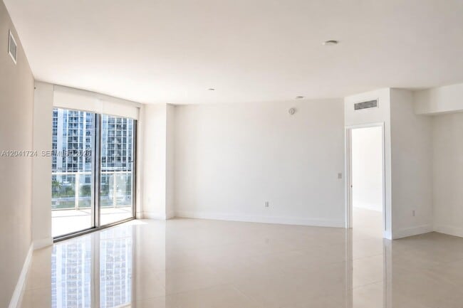 Building Photo - 17301 Biscayne Blvd