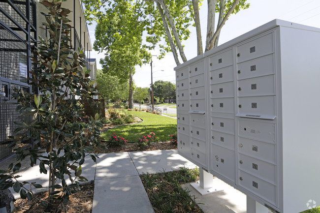 MAIL AREA - Munger Court