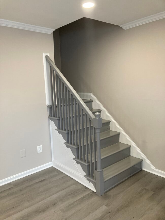 Building Photo - 1605 Addison Rd S