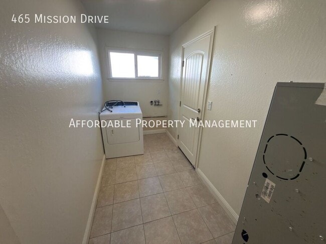 Building Photo - 465 Mission Dr