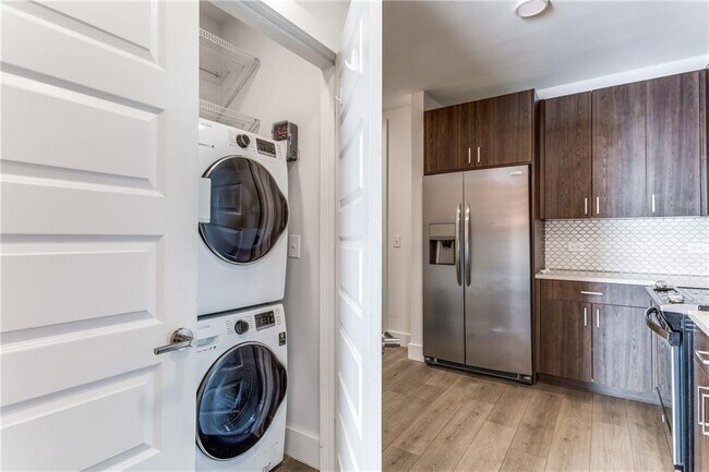 Building Photo - 2213 Poquito St