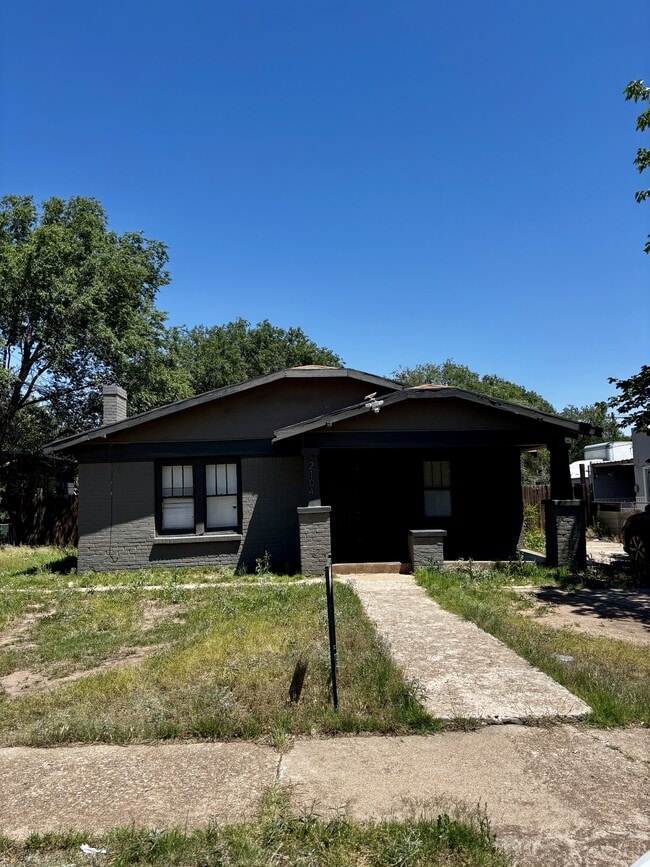 Primary Photo - 2104 20th St