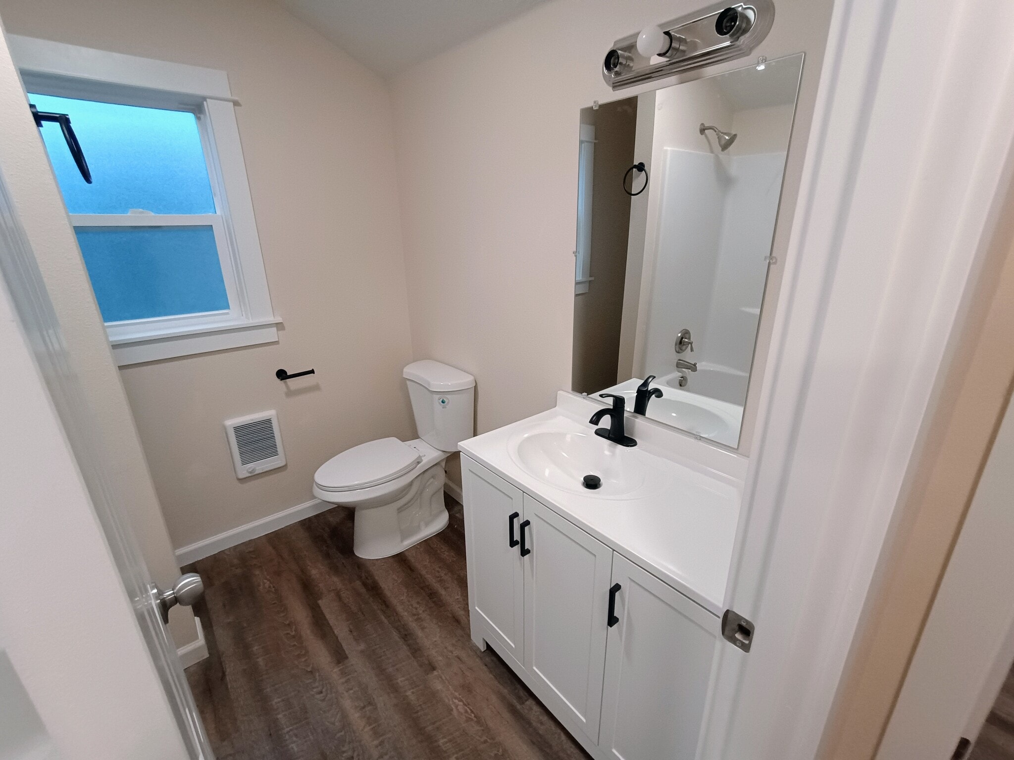 Building Photo - 642 Weed Ave