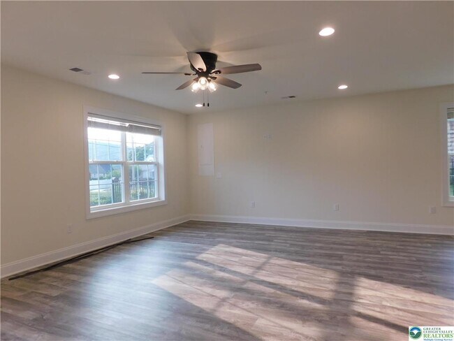 Building Photo - 1549 Burkhardt St