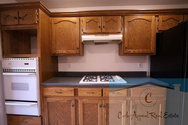 Building Photo - First month move in special $900!! Beautiful 3-bed, 2 bath condo with fireplace, 2-car garage - i...