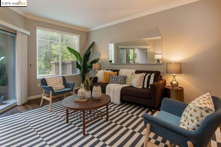 Building Photo - Parkwoods Oakland 2/2 Condo with beautiful amenities