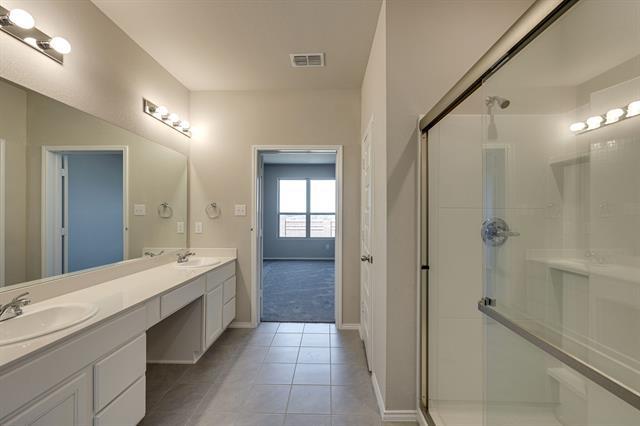 Building Photo - 2028 Gill Star Dr