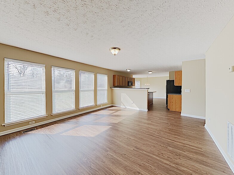 Building Photo - 158 Vintage Cir