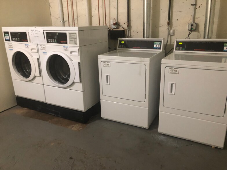 Building Photo - 39 Henry St