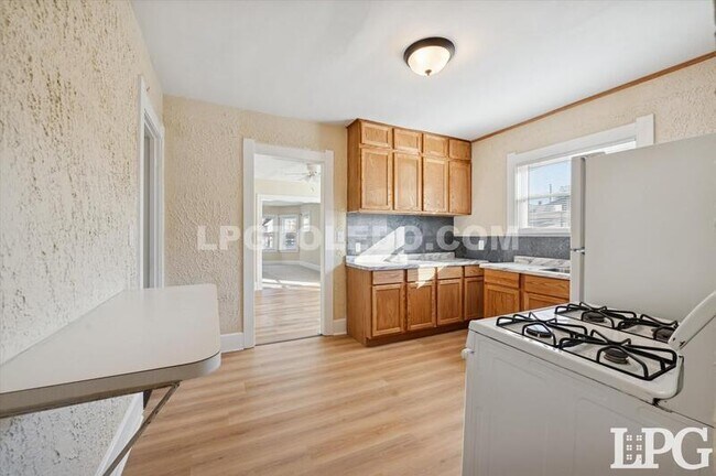 Building Photo - 4017 Overland Pkwy