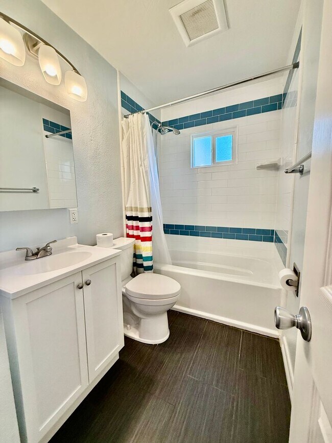 Building Photo - Great home available NOW