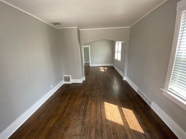 Building Photo - 2 Bedroom House for Rent