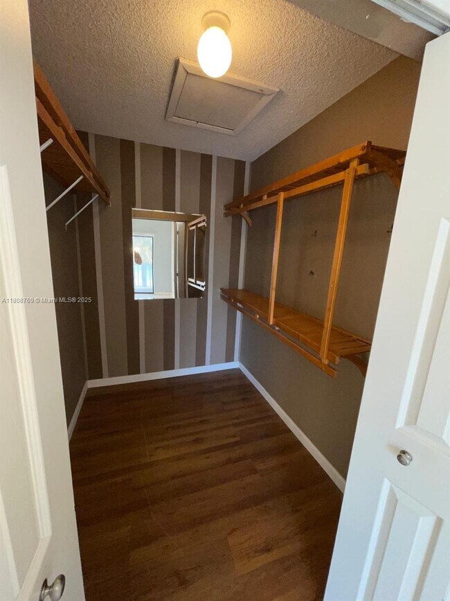 Building Photo - 2309 San Remo Cir