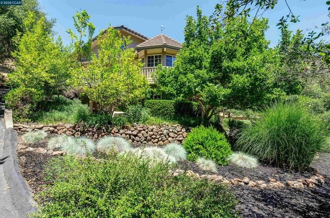 Building Photo - 3434 Woodview Dr