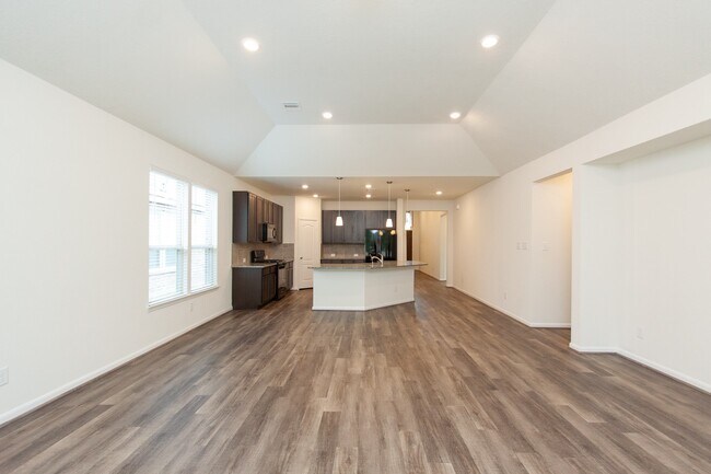 Building Photo - 2011 Parnevik Pl