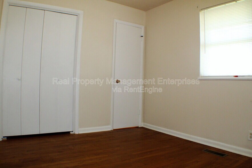Building Photo - 516 Inwood Dr
