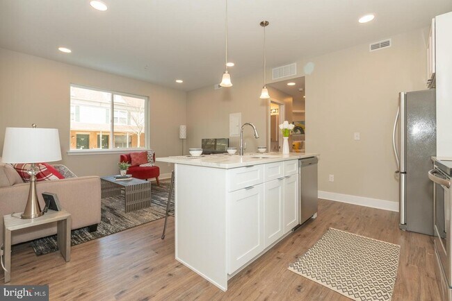 Building Photo - 2220-28 Master St