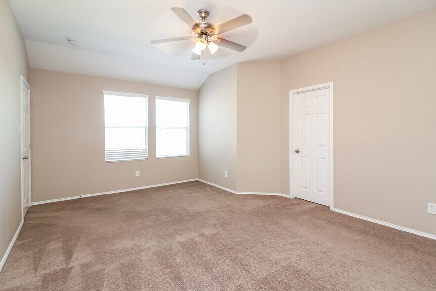Building Photo - 698 Austin Ln