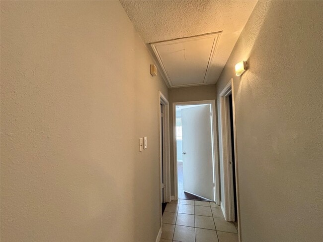 Building Photo - 15846 Blueridge Rd