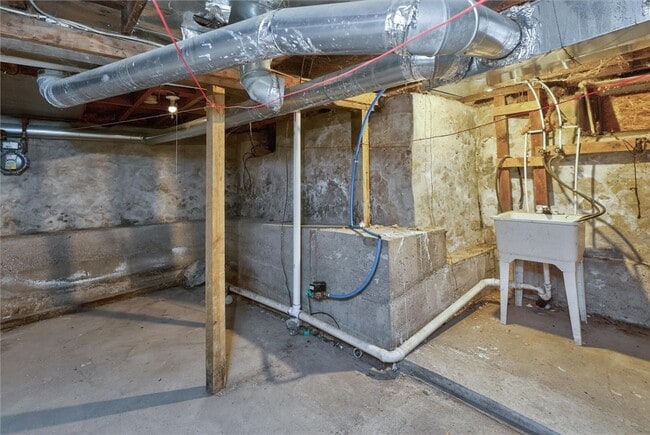 Building Photo - 127 Conkey Ave