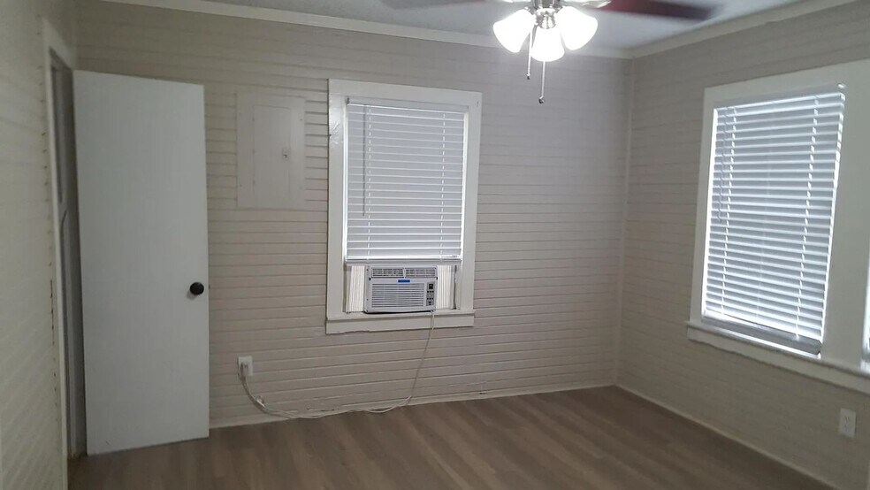 Building Photo - 3604 N Terry St