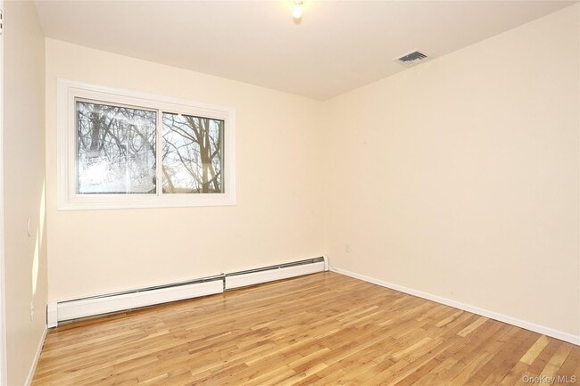 Building Photo - 9 Country Club Ln