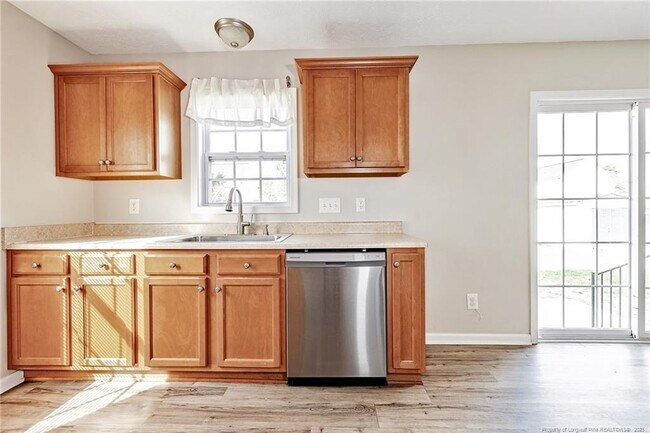 Building Photo - 1414-1412 Seabiscuit Dr