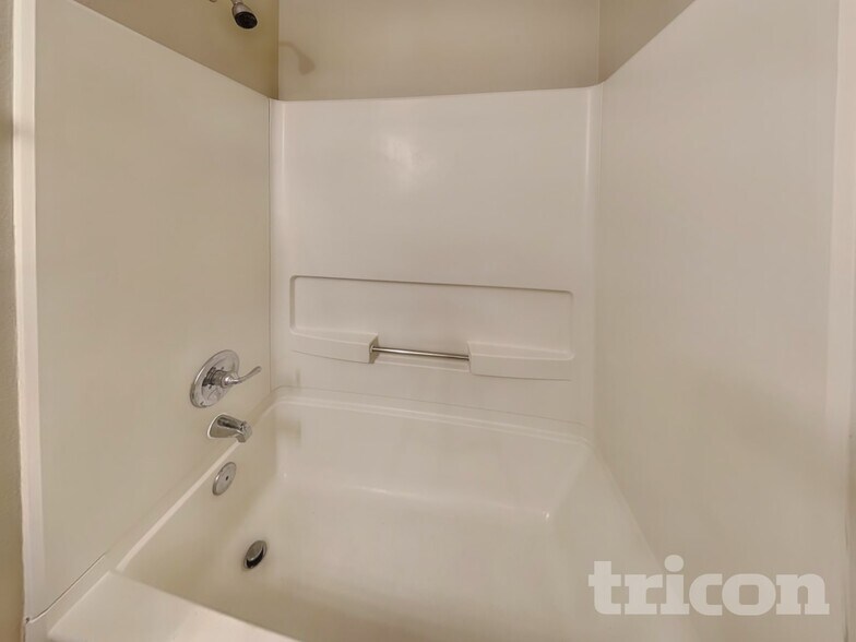 Building Photo - 8343 Weathervane Cir