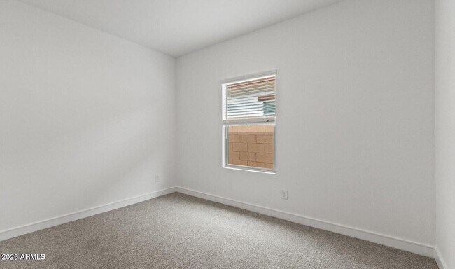 Building Photo - 7426 S 76th Dr