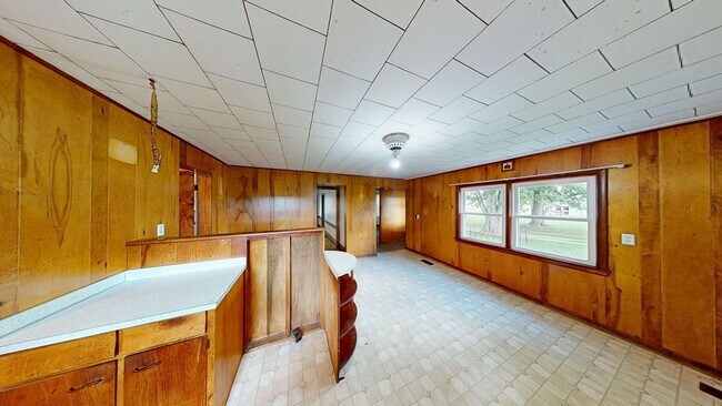Building Photo - Crestview Schools- Country living, large yard