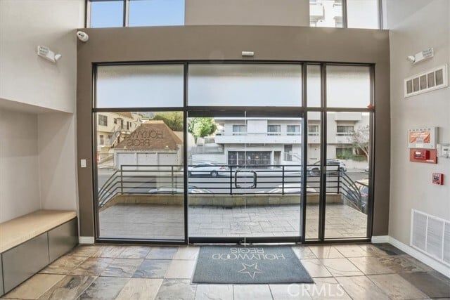 Building Photo - 7320 Hawthorn Ave