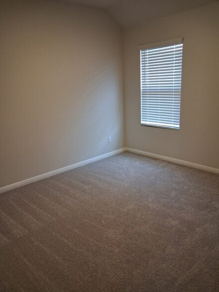 Building Photo - 141 Knockout Rose Dr
