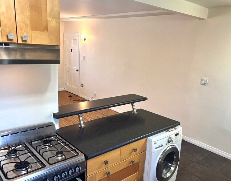 Building Photo - 8523 Pickford St