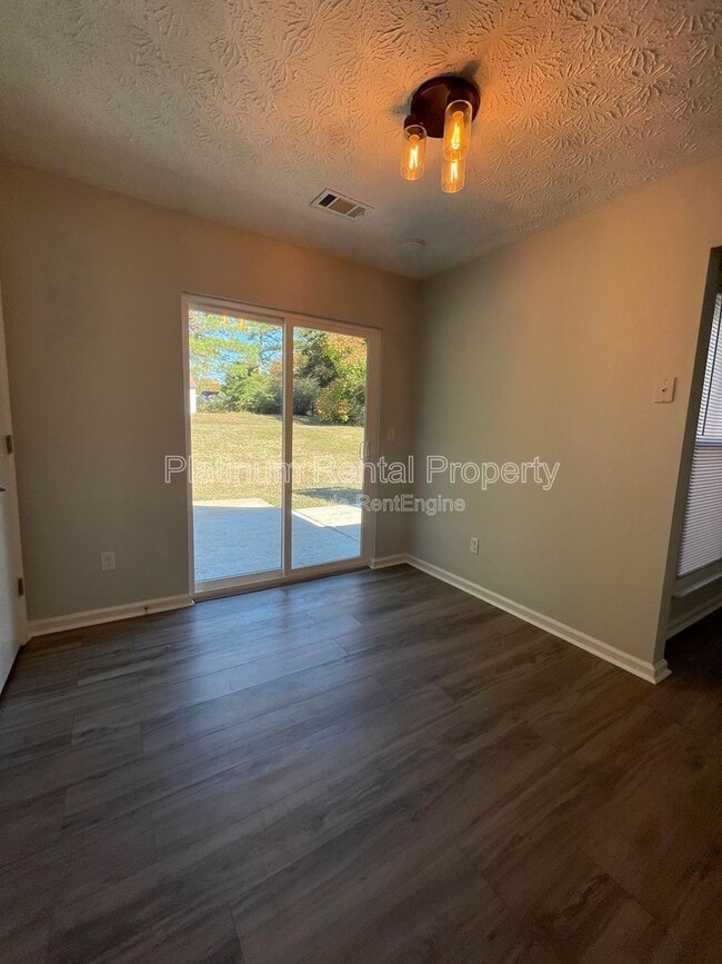 Building Photo - 1630 Creek Crossing SE