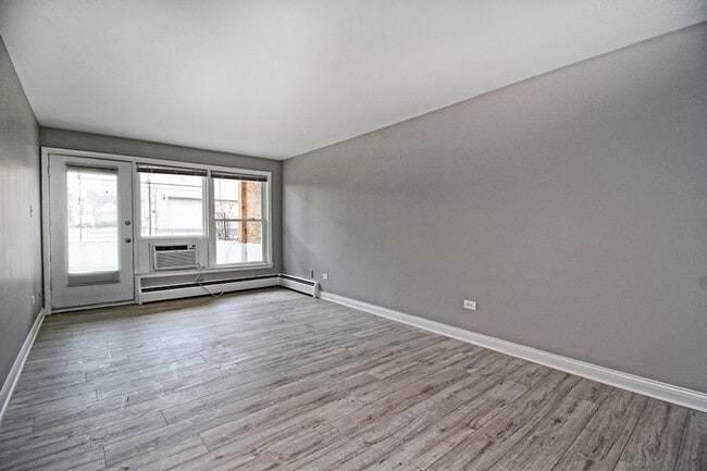 Building Photo - 10435 Longwood Ln