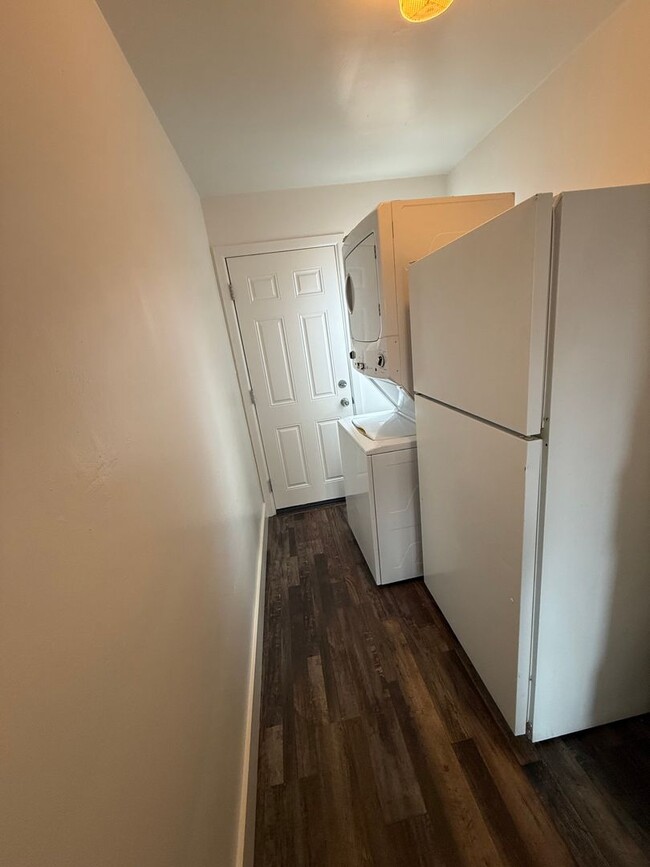 Building Photo - 1 Bedroom, 1 Bath in Midtown Reno!