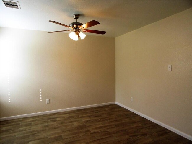Building Photo - 2115 Summit Meadow Dr