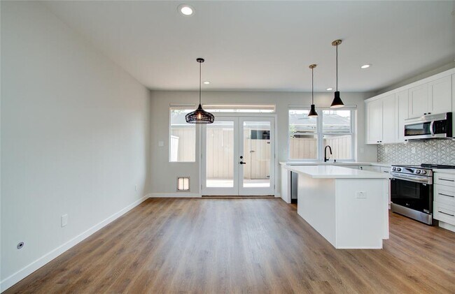 Building Photo - 5839 Sugar Hill Dr