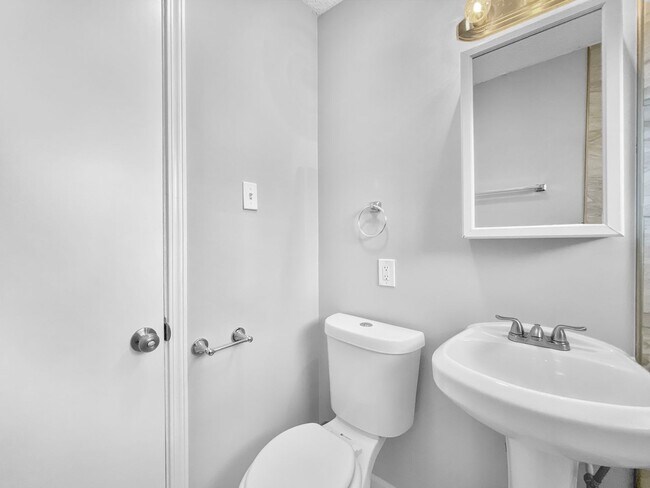 Building Photo - Spacious 4 Bed,1 Bath Home in Kansas City