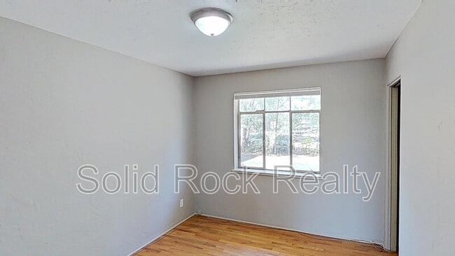 Building Photo - 1520 E Pikes Peak Ave