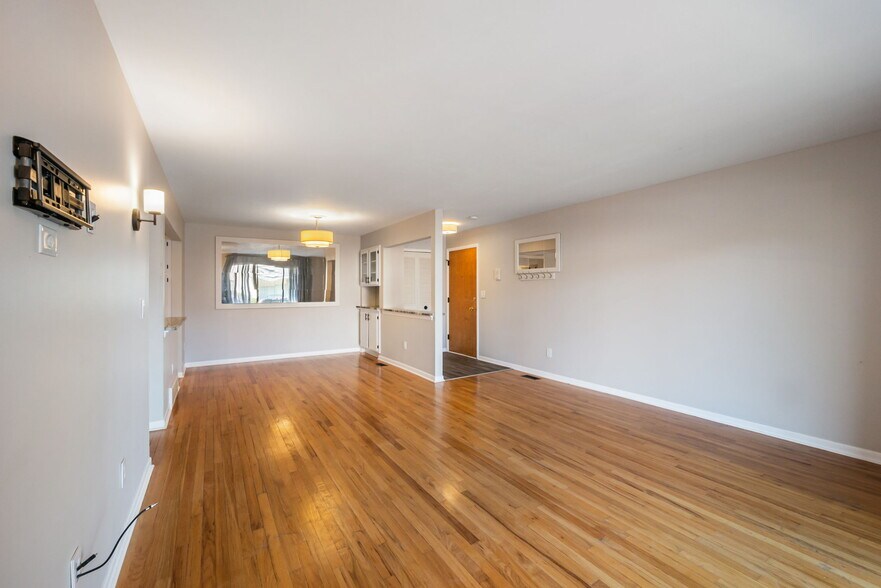 Building Photo - 8353 Kennedy Cir