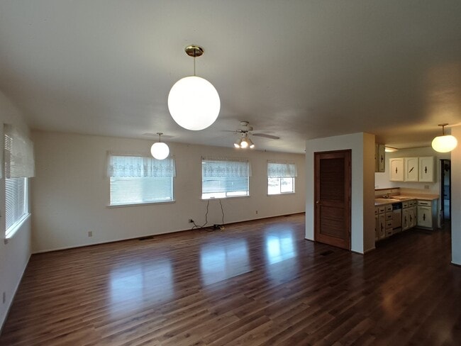 Building Photo - Custom House in McKinleyville with a View!