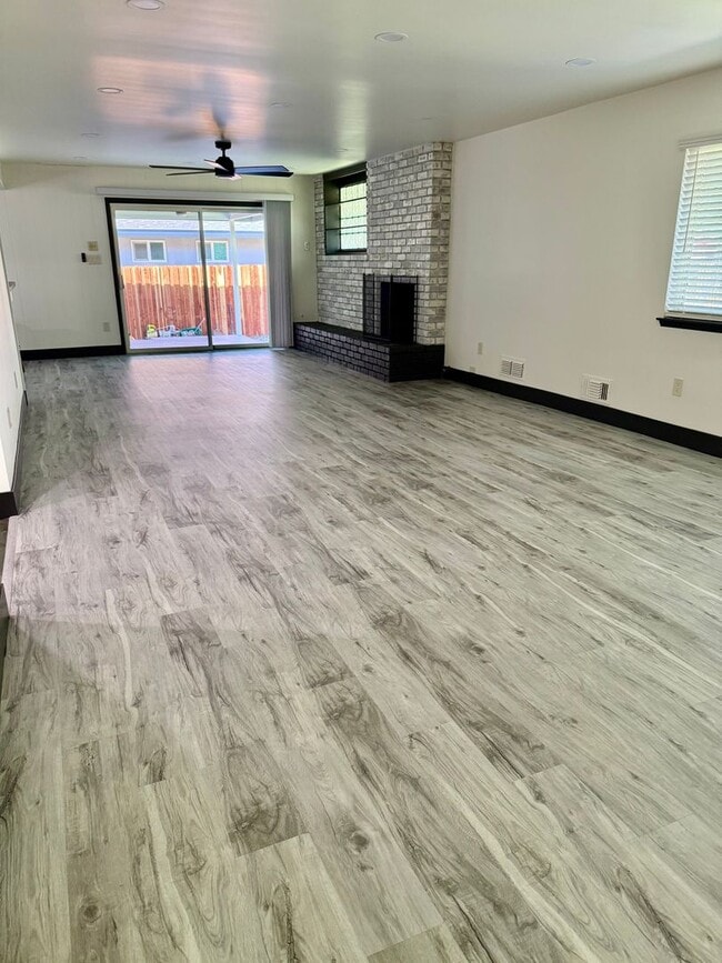 Building Photo - Beautiful remodeled home