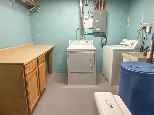 Building Photo - 2659 Aberdeen Ct