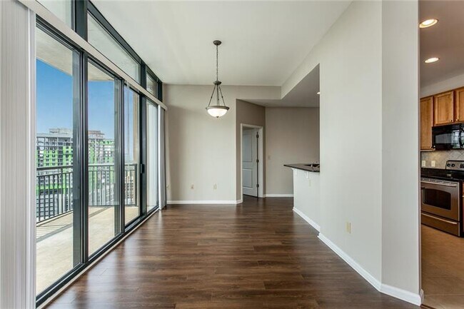 Building Photo - 3040 Peachtree Rd NW